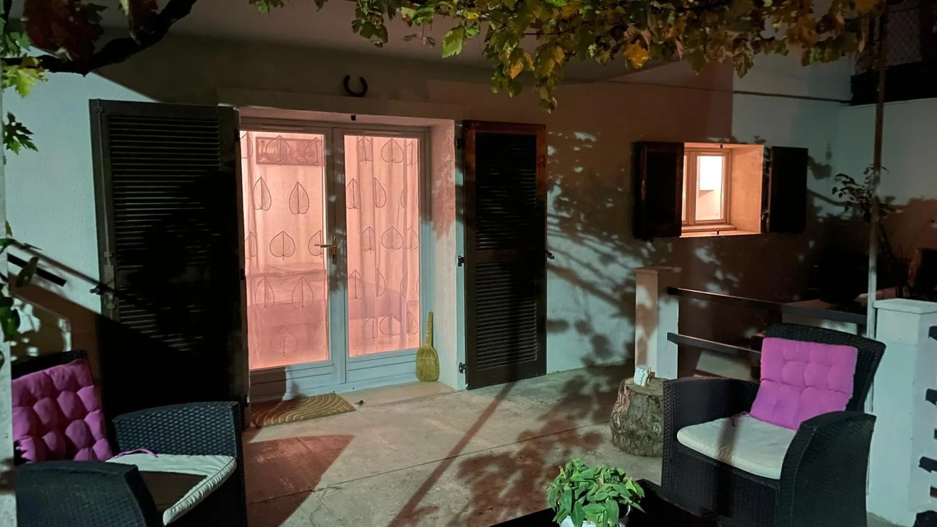 Studio Climatise Avec Terrasse Dans Villa Au Calme Nizza