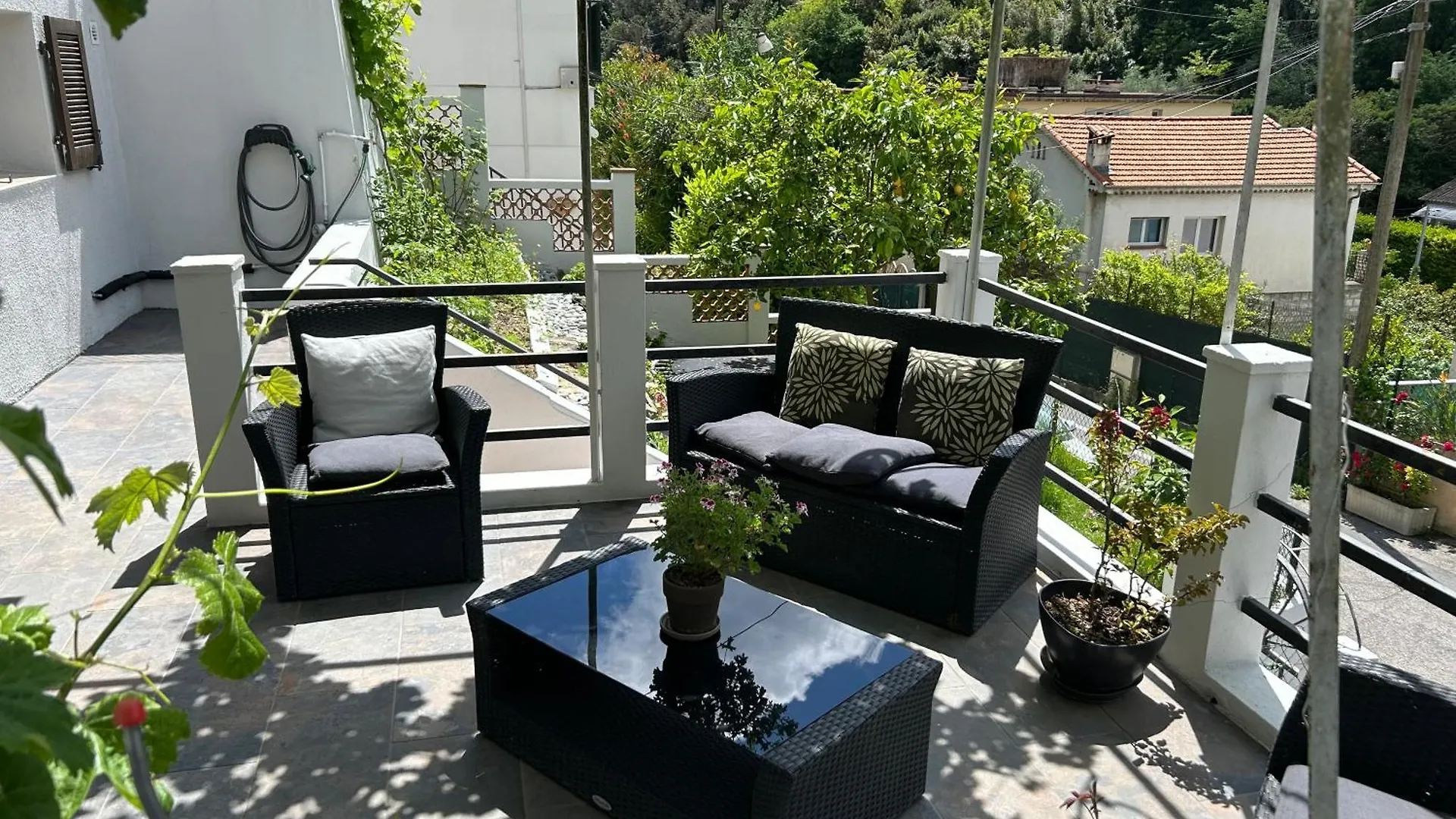 Studio Climatise Avec Terrasse Dans Villa Au Calme Nizza Frankreich