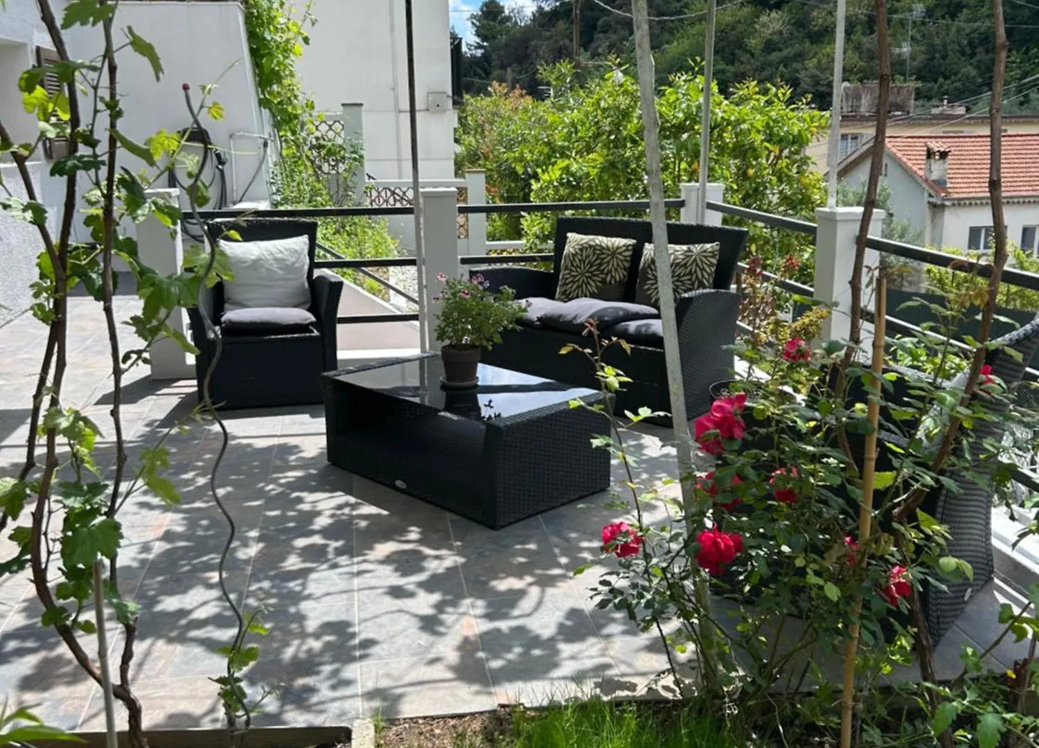 Studio Climatise Avec Terrasse Dans Villa Au Calme Nizza