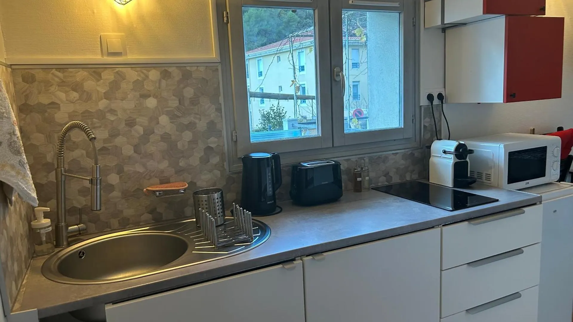 Studio Climatise Avec Terrasse Dans Villa Au Calme Niza 0*,
